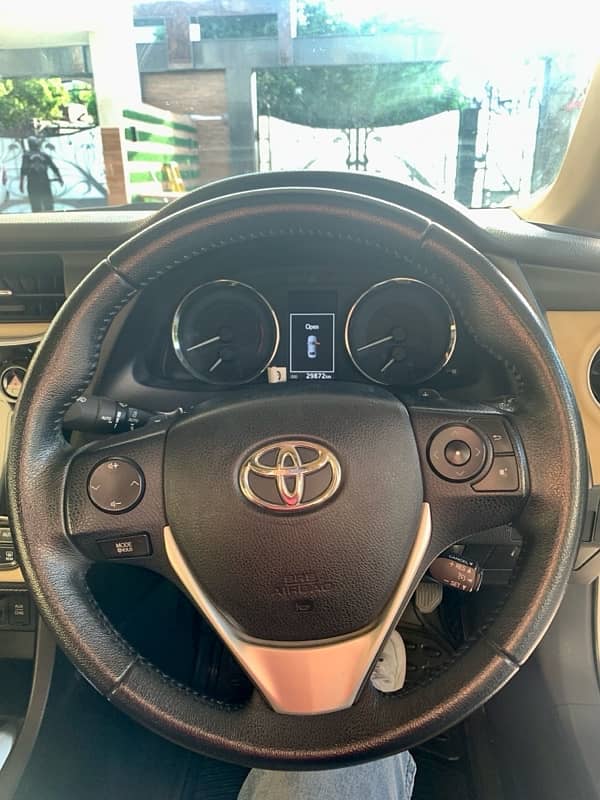 Toyota Altis Grande X 1.8 CVT-i Beige interior 2021 6