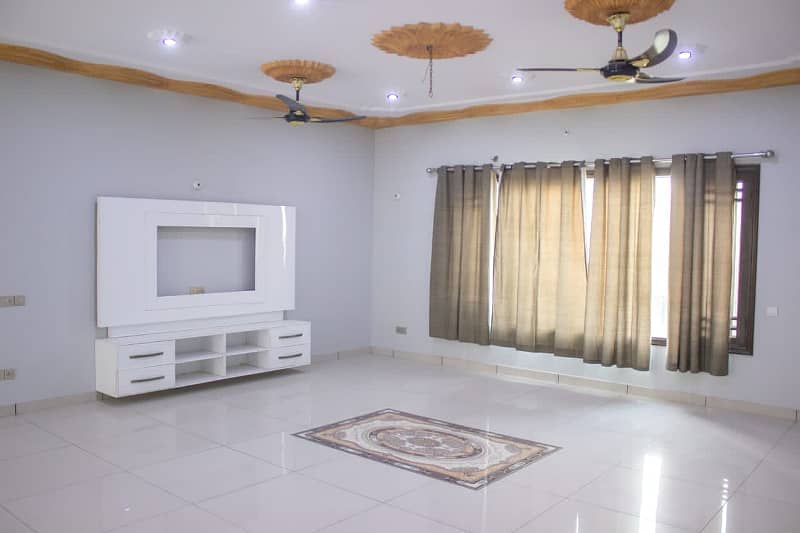 DEFENCE 2000 YARDS BUNGALOW FOR RENT SWIMMING POOL BASEMENT LIFT 9