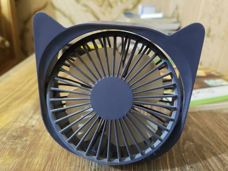 Desktop mini portable fan 0