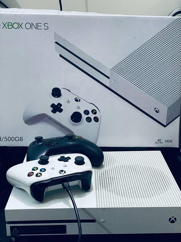 XBOX 1S 600GB | Offline 3 month personal used 10/10 0