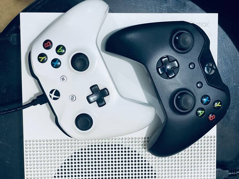 XBOX 1S 600GB | Offline 3 month personal used 10/10 1