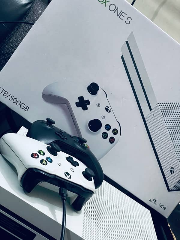 XBOX 1S 600GB | Offline 3 month personal used 10/10 2