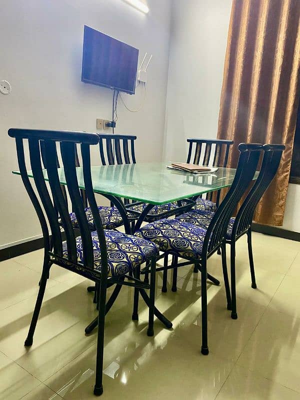 Dining table with chairs for sale 0