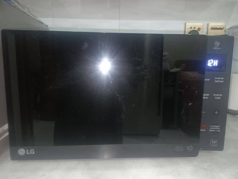 LG Microwave oven 4