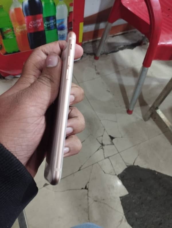 Iphone 8 Rose gold colour 3