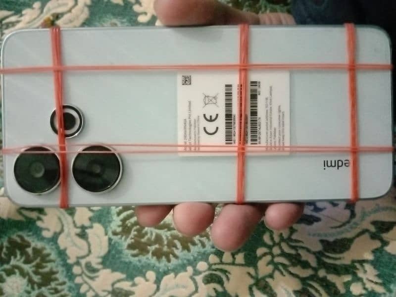 Redmi 13 Ram 8+8/128GB 2 din phly lya tha bacho ny nichy gira dya 1