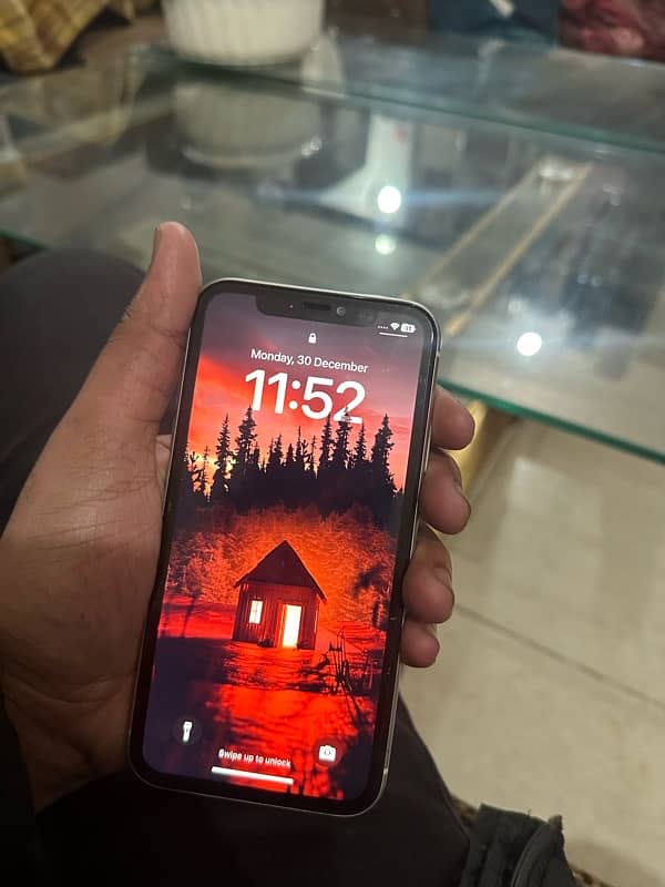 iPhone 11 64 GB factory unlock must read add 5