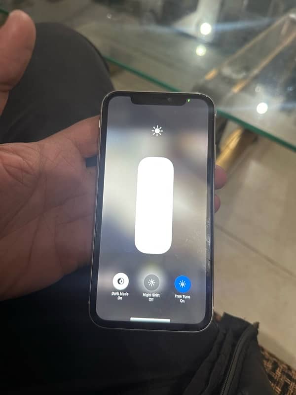 iPhone 11 64 GB factory unlock must read add 9