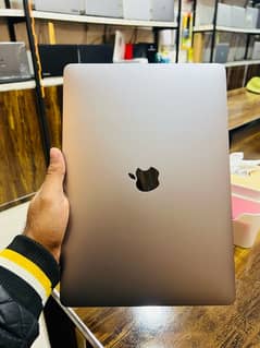 MacBook pro 2016 13.3 inches