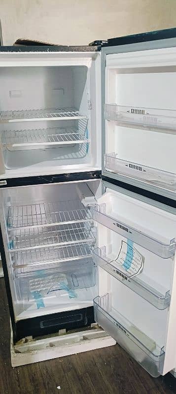 Dawlance Refrigerator model 9150 LF GD 2