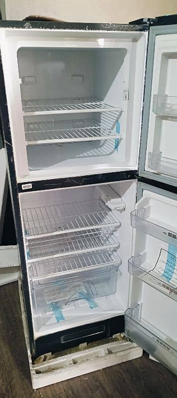 Dawlance Refrigerator model 9150 LF GD 4