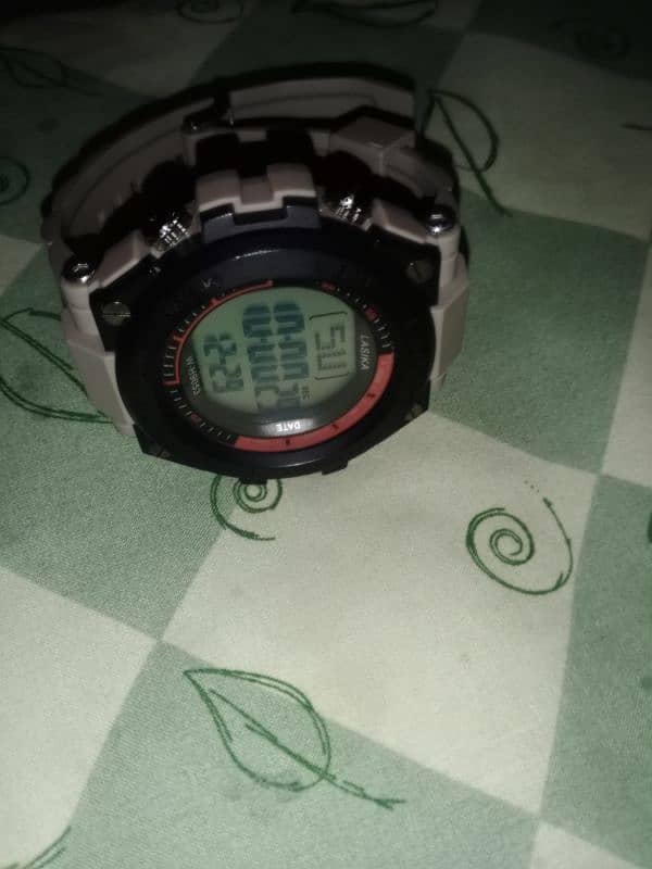 watches ok koi fault nahi ha 10 by 10 condition 4