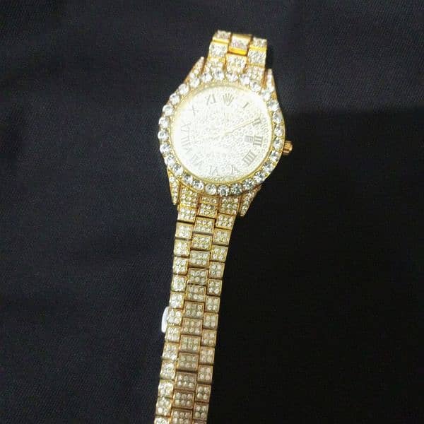 Brand New Watch Bilkul use nahi howi net and clean 2