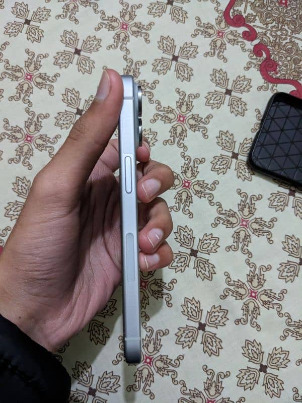 Iphone 15 128 Gb storage 10/10 condition 2