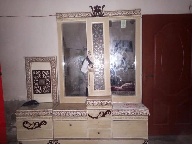 dressing table 0