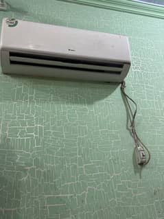 Gree split Ac like new condition 1 ton