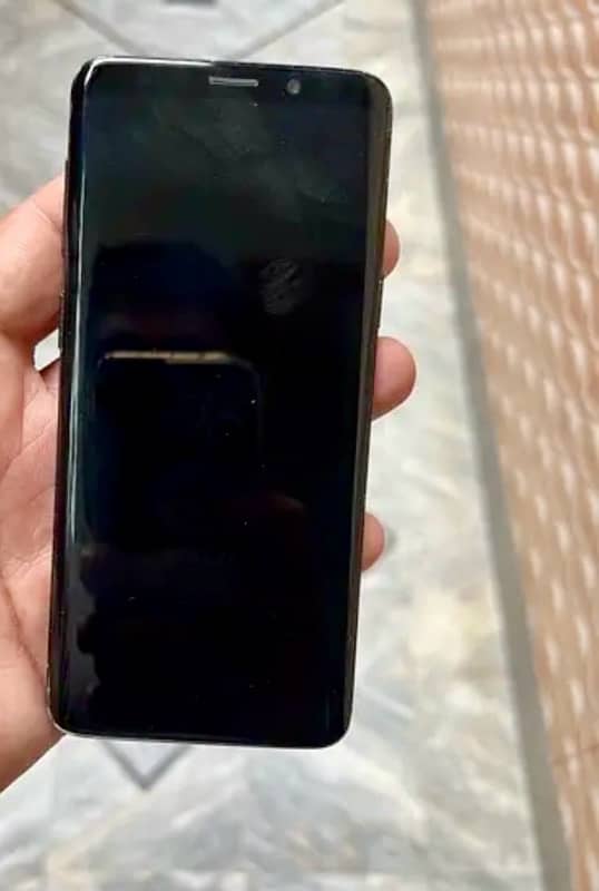 Samsung S 9 Ram 4 / 64 GB  available 6