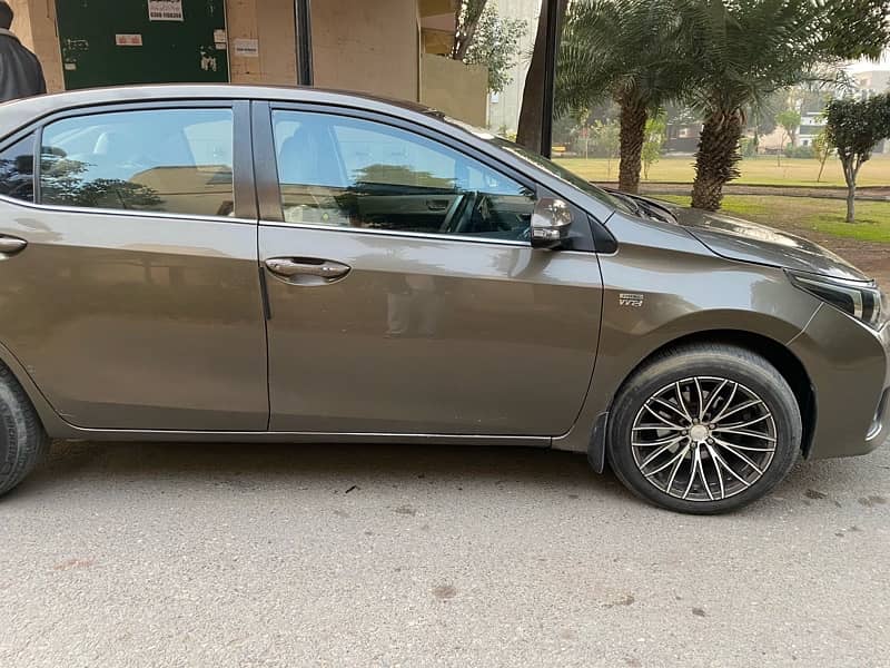 Toyota Corrolla  Altis Grande 2015 11