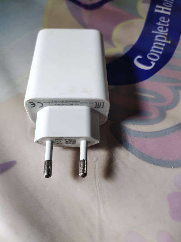 infinix 33watt original charger available only adaptor 3