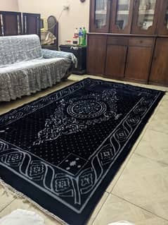 New carpet 8 by 5 clean for sale in reasonable price urgent sale