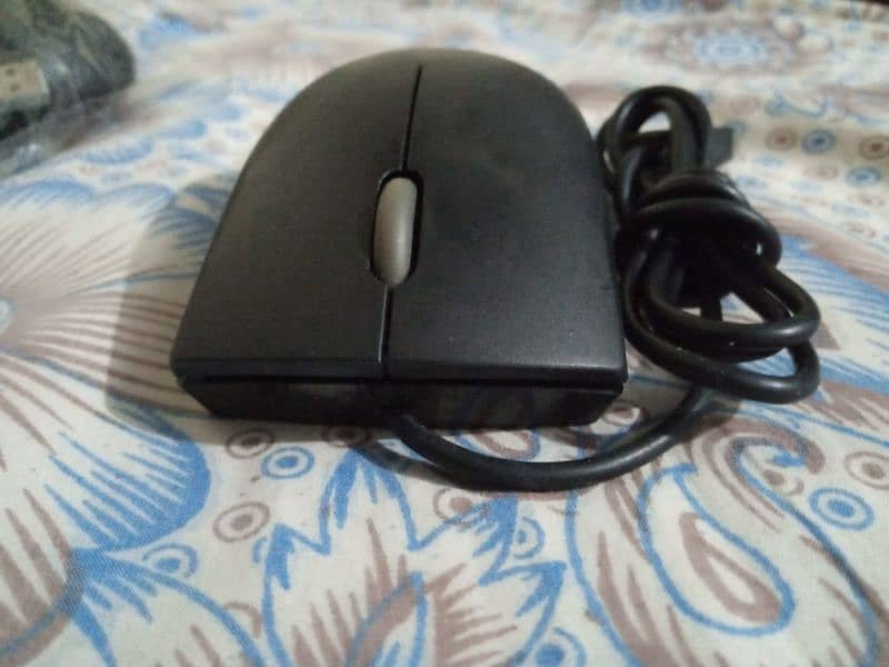 i am salling used like new branded mouse in cheap price 4