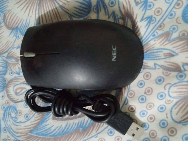 i am salling used like new branded mouse in cheap price 7