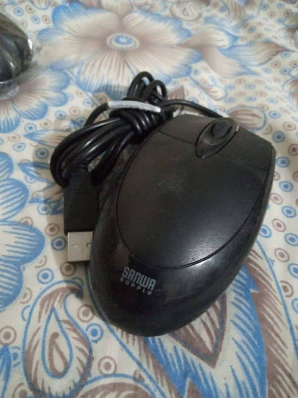 i am salling used like new branded mouse in cheap price 11