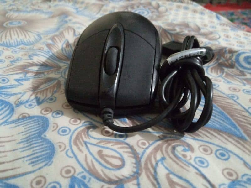 i am salling used like new branded mouse in cheap price 12