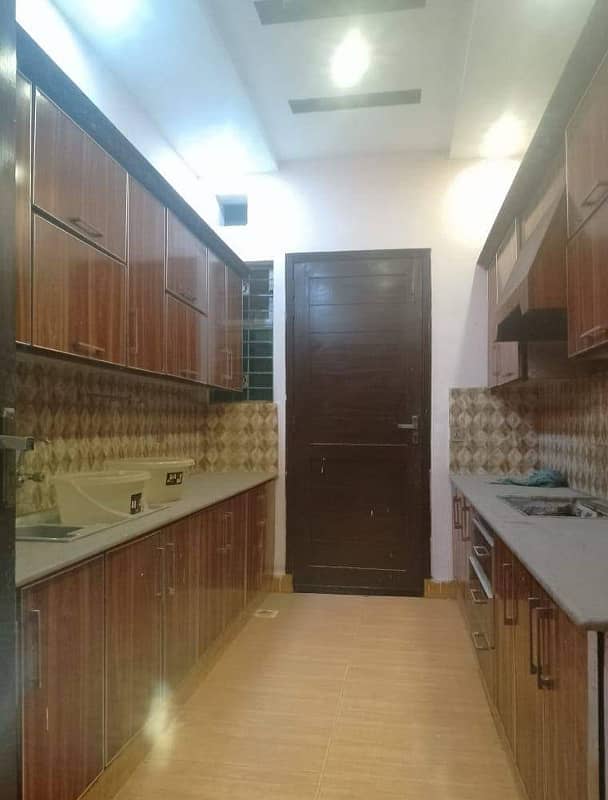 10 Marla House For Rent In Johar Town 4