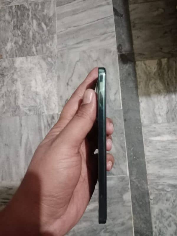 OPPO RENO 12 F  8+8 GB 256 GB  10 BY 10 11