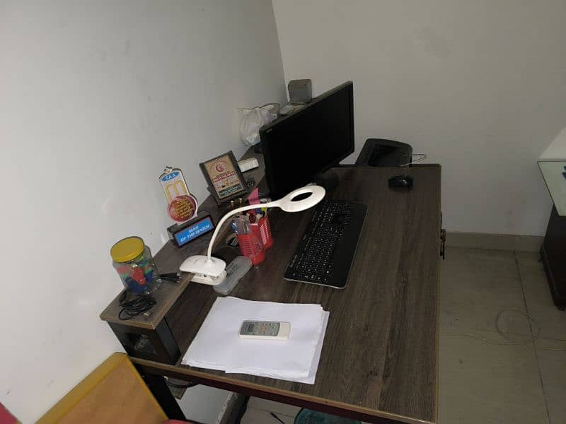 COMPUTER TABLE 3