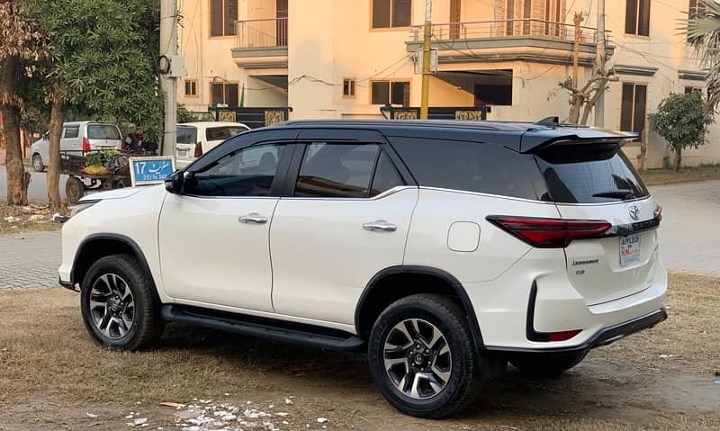 Toyota Fortuner Legender 2023 2