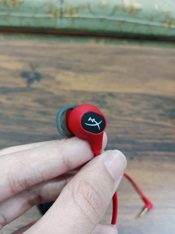 Hyperx cloud earbuds [brand new] 6