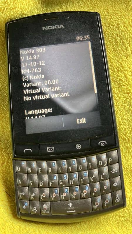 Nokia 2680-2 Flip . . . . . Nokia 303 8