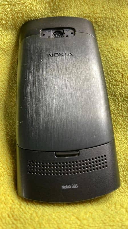 Nokia 2680-2 Flip . . . . . Nokia 303 10