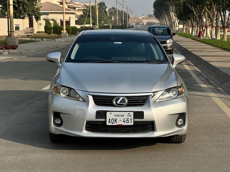 Lexus CT200h Hybrid 1