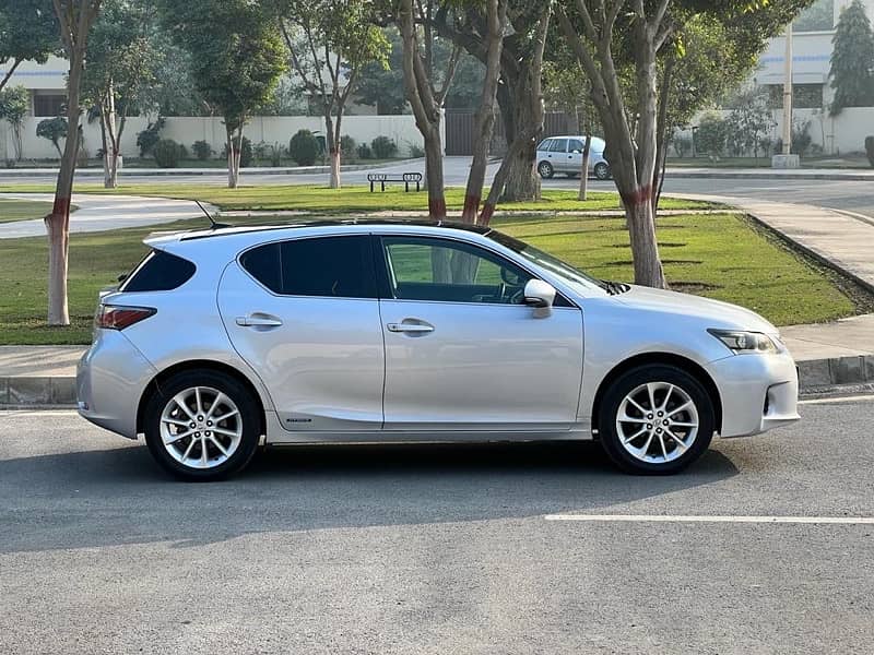 Lexus CT200h Hybrid 3