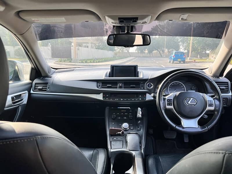 Lexus CT200h Hybrid 10