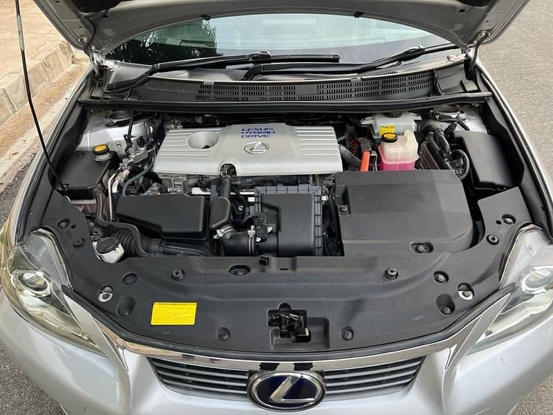 Lexus CT200h Hybrid 12