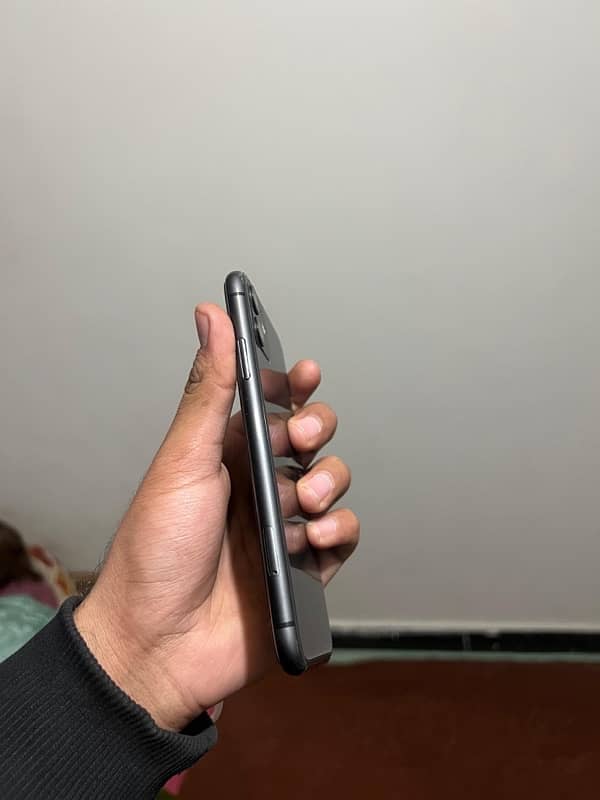 iphone 11 64 gb jv non pta just box open 1 year bad khola hey 2