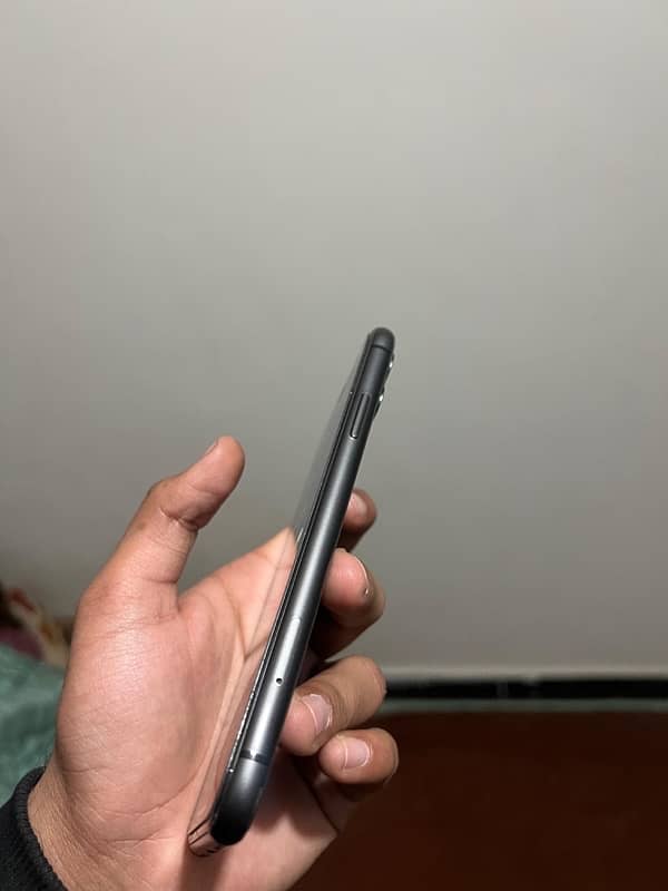 iphone 11 64 gb jv non pta just box open 1 year bad khola hey 7