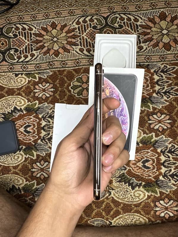 iPhone XS gold 1