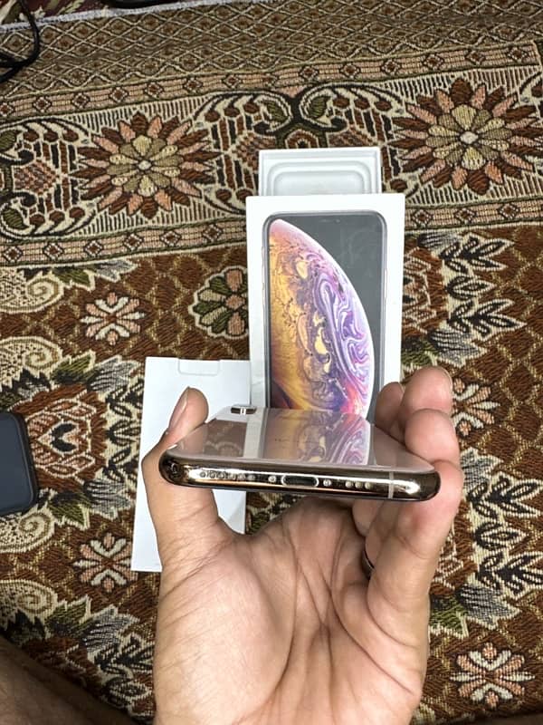 iPhone XS gold 2