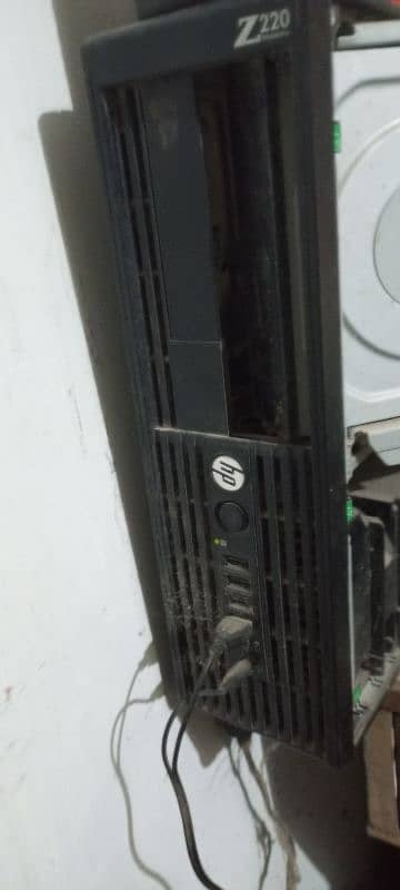 hp z220 desktop full PC with keyboard and mouse 0