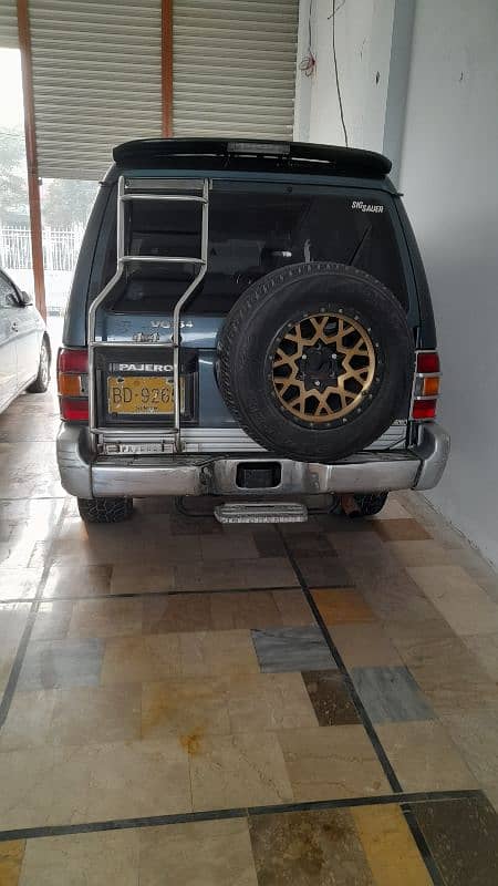 Mitsubishi Pajero 1995 8