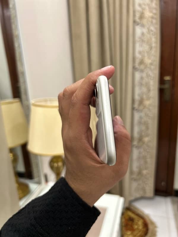 iPHONE 11 128gb pta approved 4