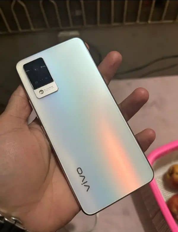 vivo v21 8+4/128 1