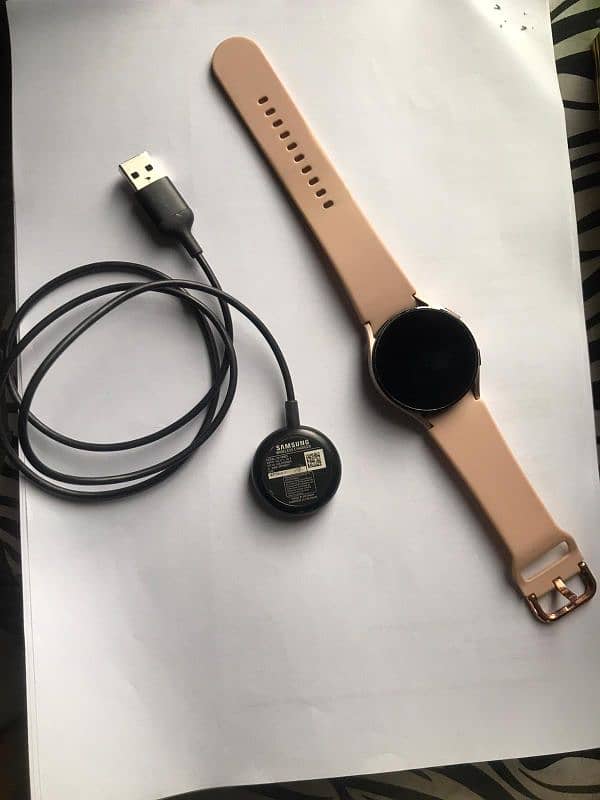 Samsung Watch 4 40mm With Charger And Straps 100% Orignal 0