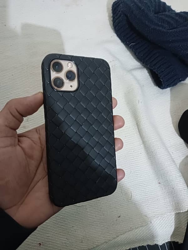 iphone 11pro 256  pta provd 2sim 4