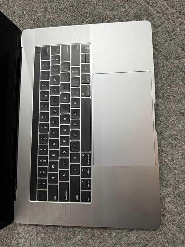 Macbook pro 2019 Corei9 0